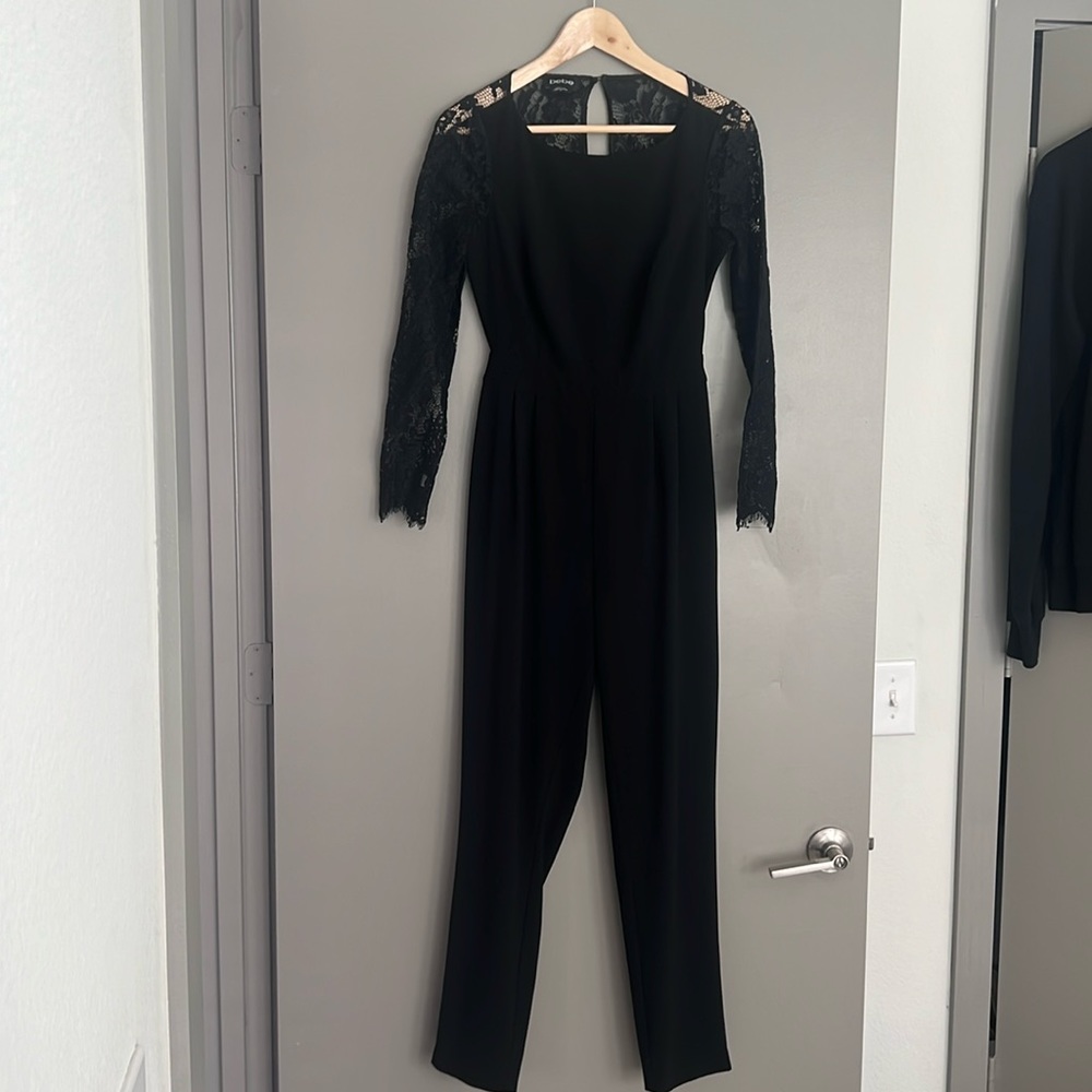 BEBE BLACK LACE SLEEVE AND BACK JUMPSUIT, 6P